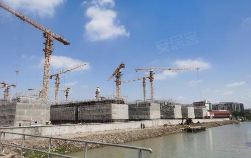 上海建工 海玥泓邸動(dòng)態(tài) 工地實(shí)拍,1.3的容積率就是不一樣,目前海玥泓邸即將入市,正在驗(yàn)資建檔中,歡迎咨詢... 上海安居客